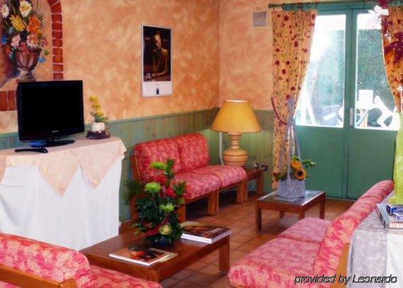 לס מוראוקס Contact Hotel Restaurant La Chaumiere Entre Orgeval Et Flins A13 Sortie 8 חדר תמונה